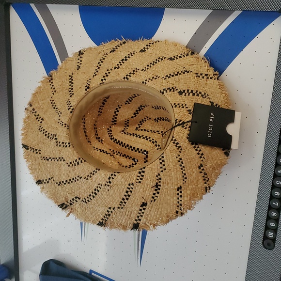 Straw hat *****SOLD**** - Picture 3 of 4